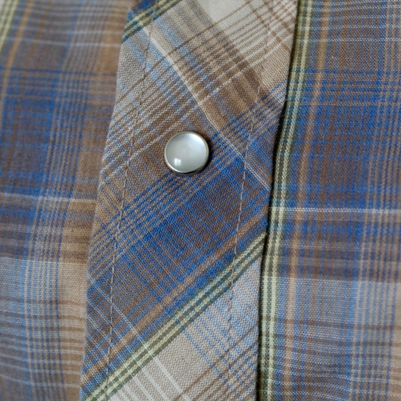 Plaid Casual Button Down Shirt - Picture 3 of 10